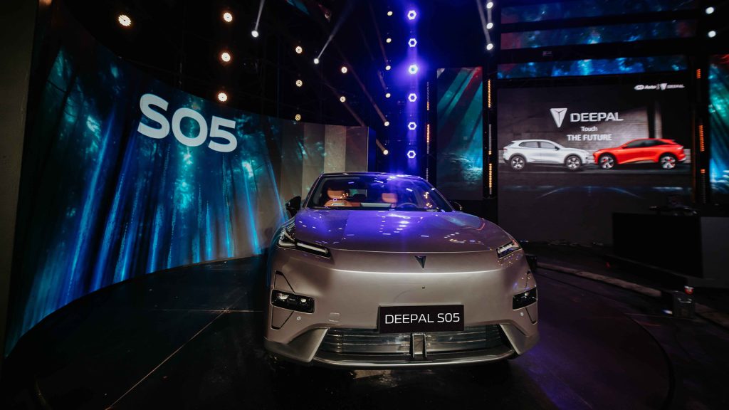 ديبال شانجان سيارات كهربائية SUV كهربائية S07 S05 السيارات الكهربائية في مصر جي بي أوتو تنقل ذكي تقنيات القيادة الذكية مدى البطارية الطويل السيارات الرياضية متعددة الاستخدامات السيارات الكهربائية الصينية الابتكار التكنولوجي مستقبل السيارات Debal Changan Electric Cars Electric SUV S07 S05 Electric Cars in Egypt GB Auto Smart Mobility Smart Driving Technologies Long Battery Range SUVs Chinese Electric Cars Technological Innovation The Future of Cars