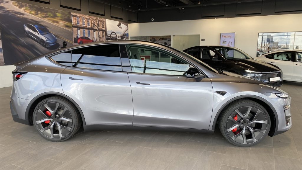 تسلا موديل Y بيرفورمانس الجديدة: SUV عائلية تسابق الريح بقوة 460 حصان!
تسلا الجديدة
تسلا 2025
تسلا 2026
ايلون ماسك تسلا
سيارات تسلا الجديدة
سيارات كهربائية
سيارت اس يو في
سيارات اس يو في كهربائية
سيارات عائلية كهربائية
سيارات اس يو في عائلية كهربائية
سيارات اس يو في رياضية
سيارات اس يو في سبورت
سيارات عائلية سبورت
سيارات سريعة
سيارات فاخرة
سيارات فخمة
سيارات أمريكية
تسلا توب جير
تسلا توب قير
The new Tesla Model Y Performance is a 460bhp family SUV that was developed at the Nürburgring
Tesla pulls the wraps off its go-faster Model Y. Will do 0-60mph in 3.3 seconds and gets 360 miles of range
The new Tesla Model Y Performance: A family SUV that races the wind with 460 horsepower!
The new Tesla
Tesla 2025
Tesla 2026
Elon Musk Tesla
New Tesla cars
Electric cars
SUVs
Electric SUVs
Electric family cars
Electric family SUVs
Sports SUVs
Sport family cars
Fast cars
Luxury cars
Luxury cars
American cars
Tesla Top Gear
Tesla Top Gear
The new Tesla Model Y Performance is a 460bhp family SUV that was developed at the Nürburgring.
Tesla pulls the wraps off its go-faster Model Y. It will do 0-60mph in 3.3 seconds and has a range of 360 miles.