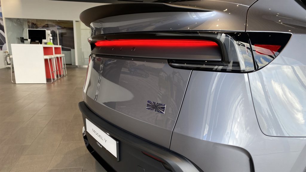 تسلا موديل Y بيرفورمانس الجديدة: SUV عائلية تسابق الريح بقوة 460 حصان!
تسلا الجديدة
تسلا 2025
تسلا 2026
ايلون ماسك تسلا
سيارات تسلا الجديدة
سيارات كهربائية
سيارت اس يو في
سيارات اس يو في كهربائية
سيارات عائلية كهربائية
سيارات اس يو في عائلية كهربائية
سيارات اس يو في رياضية
سيارات اس يو في سبورت
سيارات عائلية سبورت
سيارات سريعة
سيارات فاخرة
سيارات فخمة
سيارات أمريكية
تسلا توب جير
تسلا توب قير
The new Tesla Model Y Performance is a 460bhp family SUV that was developed at the Nürburgring
Tesla pulls the wraps off its go-faster Model Y. Will do 0-60mph in 3.3 seconds and gets 360 miles of range
The new Tesla Model Y Performance: A family SUV that races the wind with 460 horsepower!
The new Tesla
Tesla 2025
Tesla 2026
Elon Musk Tesla
New Tesla cars
Electric cars
SUVs
Electric SUVs
Electric family cars
Electric family SUVs
Sports SUVs
Sport family cars
Fast cars
Luxury cars
Luxury cars
American cars
Tesla Top Gear
Tesla Top Gear
The new Tesla Model Y Performance is a 460bhp family SUV that was developed at the Nürburgring.
Tesla pulls the wraps off its go-faster Model Y. It will do 0-60mph in 3.3 seconds and has a range of 360 miles.