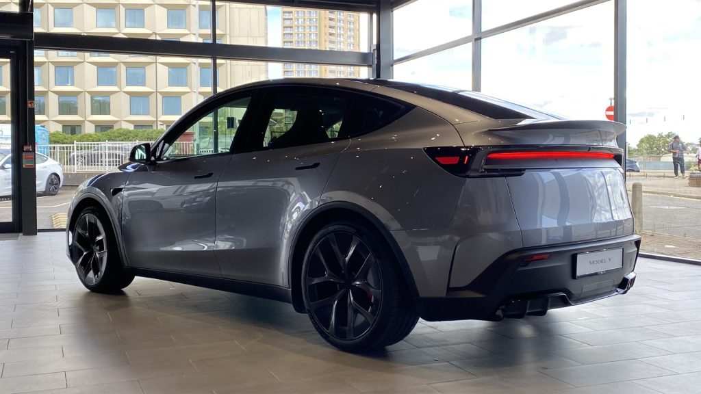 تسلا موديل Y بيرفورمانس الجديدة: SUV عائلية تسابق الريح بقوة 460 حصان!
تسلا الجديدة
تسلا 2025
تسلا 2026
ايلون ماسك تسلا
سيارات تسلا الجديدة
سيارات كهربائية
سيارت اس يو في
سيارات اس يو في كهربائية
سيارات عائلية كهربائية
سيارات اس يو في عائلية كهربائية
سيارات اس يو في رياضية
سيارات اس يو في سبورت
سيارات عائلية سبورت
سيارات سريعة
سيارات فاخرة
سيارات فخمة
سيارات أمريكية
تسلا توب جير
تسلا توب قير
The new Tesla Model Y Performance is a 460bhp family SUV that was developed at the Nürburgring
Tesla pulls the wraps off its go-faster Model Y. Will do 0-60mph in 3.3 seconds and gets 360 miles of range
The new Tesla Model Y Performance: A family SUV that races the wind with 460 horsepower!
The new Tesla
Tesla 2025
Tesla 2026
Elon Musk Tesla
New Tesla cars
Electric cars
SUVs
Electric SUVs
Electric family cars
Electric family SUVs
Sports SUVs
Sport family cars
Fast cars
Luxury cars
Luxury cars
American cars
Tesla Top Gear
Tesla Top Gear
The new Tesla Model Y Performance is a 460bhp family SUV that was developed at the Nürburgring.
Tesla pulls the wraps off its go-faster Model Y. It will do 0-60mph in 3.3 seconds and has a range of 360 miles.