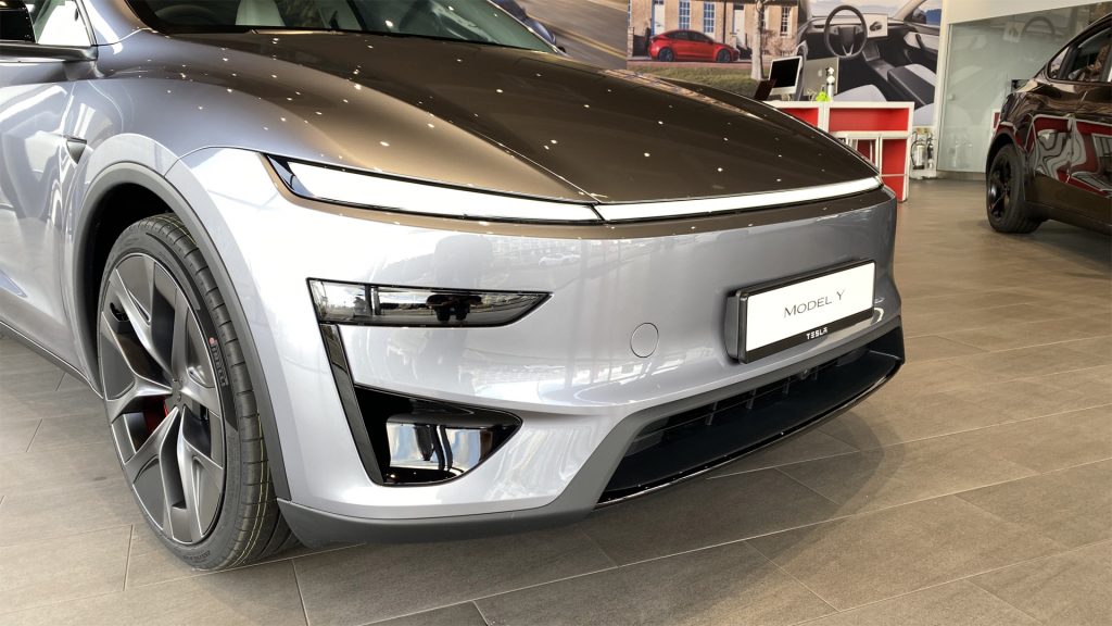 تسلا موديل Y بيرفورمانس الجديدة: SUV عائلية تسابق الريح بقوة 460 حصان!
تسلا الجديدة
تسلا 2025
تسلا 2026
ايلون ماسك تسلا
سيارات تسلا الجديدة
سيارات كهربائية
سيارت اس يو في
سيارات اس يو في كهربائية
سيارات عائلية كهربائية
سيارات اس يو في عائلية كهربائية
سيارات اس يو في رياضية
سيارات اس يو في سبورت
سيارات عائلية سبورت
سيارات سريعة
سيارات فاخرة
سيارات فخمة
سيارات أمريكية
تسلا توب جير
تسلا توب قير
The new Tesla Model Y Performance is a 460bhp family SUV that was developed at the Nürburgring
Tesla pulls the wraps off its go-faster Model Y. Will do 0-60mph in 3.3 seconds and gets 360 miles of range
The new Tesla Model Y Performance: A family SUV that races the wind with 460 horsepower!
The new Tesla
Tesla 2025
Tesla 2026
Elon Musk Tesla
New Tesla cars
Electric cars
SUVs
Electric SUVs
Electric family cars
Electric family SUVs
Sports SUVs
Sport family cars
Fast cars
Luxury cars
Luxury cars
American cars
Tesla Top Gear
Tesla Top Gear
The new Tesla Model Y Performance is a 460bhp family SUV that was developed at the Nürburgring.
Tesla pulls the wraps off its go-faster Model Y. It will do 0-60mph in 3.3 seconds and has a range of 360 miles.