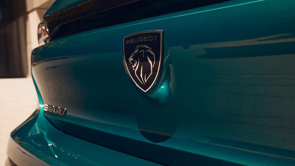Peugeot 308 Peugeot 308 SW i-Cockpit Peugeot facelift Electric car بيجو 308 بيجو 308 SW مقصورة i-Cockpit تعديل سيارات سيارات كهربائية سيارات هجينة سيارات فاخرة تصميم السيارات سيارة مستدامة أخبار السيارات مراجعة سياراتHybrid car Plug-in hybrid Car interior Car exterior Car design Luxury car Sustainable car Automotive news Top Gear Middle East Car review