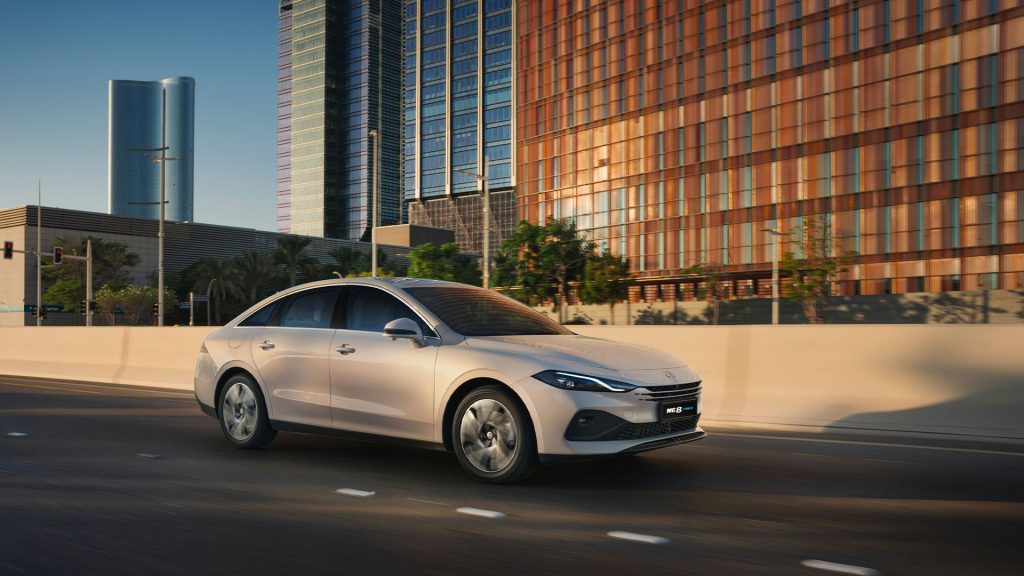 MG 8 PHEV إم جي 8 MG Motor إم جي موتور سيارات هجينة Hybrid Cars Plug-in Hybrid سيارات كهربائية Electric Cars سيارات سيدان Sedan Cars سيارات جديدة 2025 New Cars 2025 سوق السيارات في الشرق الأوسط Middle East Car Market سيارات فاخرة Luxury Cars كفاءة الوقود Fuel Efficiency رقم قياسي غينيس Guinness World Record سيارات حديثة Modern Cars سيارات في الخليج Gulf Cars سيارات في السعودية Cars in Saudi Arabia سيارات في الإمارات Cars in UAE سيارات في لبنان Cars in Lebanon TopGear توب غير أخبار السيارات Car News