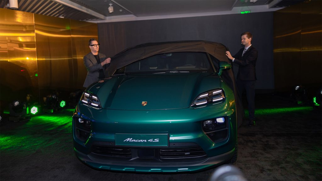 بورشه تكشف عن مجموعة Macan Gems في السعودية: ثلاث جواهر عربية تتألق بالكهرباء والفخامة
سيارات بورشه الجديدة
سيارات بورشه 2025
سيارات بورشه 2026
سيارات ألمانية
سيارات اس يو في كهربائية
سيارات كهربائية
سيارات هجينة
سيارات هيبرد
سيارات هايبرد
سيارات اس يو في ألمانية
سيارات بورشه اس يو في كهربائية
سيارات بورشه اس يو في هجينة
سيارات بورشه مكان السعودية
سيارات حصرية
سيارات بتصميم عربي
سيارات فاخرة
سيارات فخمة
سيارات توب جير الشرق الأوسط
Porsche unveils the Macan Gems collection in Saudi Arabia: Three Arabian gems shine with electricity and luxury
New Porsche cars
2025 Porsche cars
2026 Porsche cars
German cars
Electric SUVs
Electric cars
Hybrid cars
Hybrid cars
Hybrid cars
German SUVs
Porsche electric SUVs
Porsche hybrid SUVs
Porsche Macan cars in Saudi Arabia
Exclusive cars
Cars with Arabic design
Luxury cars
Premium cars
Top Gear Middle East