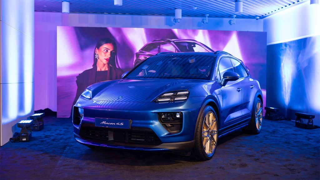 بورشه تكشف عن مجموعة Macan Gems في السعودية: ثلاث جواهر عربية تتألق بالكهرباء والفخامة
سيارات بورشه الجديدة
سيارات بورشه 2025
سيارات بورشه 2026
سيارات ألمانية
سيارات اس يو في كهربائية
سيارات كهربائية
سيارات هجينة
سيارات هيبرد
سيارات هايبرد
سيارات اس يو في ألمانية
سيارات بورشه اس يو في كهربائية
سيارات بورشه اس يو في هجينة
سيارات بورشه مكان السعودية
سيارات حصرية
سيارات بتصميم عربي
سيارات فاخرة
سيارات فخمة
سيارات توب جير الشرق الأوسط
Porsche unveils the Macan Gems collection in Saudi Arabia: Three Arabian gems shine with electricity and luxury
New Porsche cars
2025 Porsche cars
2026 Porsche cars
German cars
Electric SUVs
Electric cars
Hybrid cars
Hybrid cars
Hybrid cars
German SUVs
Porsche electric SUVs
Porsche hybrid SUVs
Porsche Macan cars in Saudi Arabia
Exclusive cars
Cars with Arabic design
Luxury cars
Premium cars
Top Gear Middle East