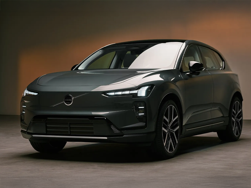 فولفو EX60 الكهربائية 2026 – تصميم خارجي عصري لسيارة SUV كهربائية تمثل الجيل الجديد من فولفو الواجهة الأمامية لسيارة فولفو EX60 مع مصابيح فولفو المميزة وتصميم كهربائي حديث الجهة الخلفية لسيارة فولفو EX60 الكهربائية مع مصابيح LED عمودية وهوية سويدية واضحة فولفو EX60 نسخة Cross Country بارتفاع إضافي وتصميم مخصص للطرق الوعرة مقصورة فولفو EX60 الكهربائية مع مواد فاخرة وسقف بانورامي وتقنيات ذكية شاشة القيادة ونظام Superset الرقمي في فولفو EX60 مع تكامل Google Gemini بطارية فولفو EX60 ومنصة SPA3 مع تقنية Cell to Body لمدى طويل وشحن سريع نظام الصوت Bowers & Wilkins في فولفو EX60 مع مكبرات داخل مساند الرأس The 2026 Volvo EX60 Electric – A modern exterior design for an electric SUV representing the next generation of Volvo The front of the Volvo EX60 features signature Volvo headlights and a modern electric design. The rear of the Volvo EX60 Electric showcases vertical LED taillights and a distinctly Swedish design language. The Volvo EX60 Cross Country Edition offers increased height and a more rugged, off-road-oriented design. The interior of the Volvo EX60 Electric boasts premium materials, a panoramic sunroof, and smart technologies. The Volvo EX60 features a driver display and the Superset digital system with Google Gemini integration. The Volvo EX60's battery utilizes the SPA3 platform with Cell to Body technology for extended range and fast charging. The Volvo EX60 is equipped with a Bowers & Wilkins sound system with speakers integrated into the headrests.