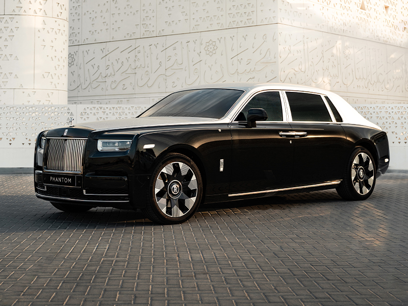 رولز رويس فانتوم أرابيسك Rolls Royce Phantom Arabesque سيارات رولز رويس الشرق الأوسط رولز رويس بيسبوك سيارات فاخرة حصرية luxury bespoke Rolls Royce laser engraved hood Rolls Royce Middle East inspired luxury cars Rolls Royce Phantom Middle East ultra luxury bespoke cars رولز-رويس فانتوم أرابيسك 2026 بغطاء محرّك منقوش بالليزر مستوحى من المشربية Rolls-Royce Phantom Arabesque 2026 laser-engraved hood inspired by Mashrabiya design تصميم خارجي ثنائي اللون لسيارة رولز-رويس فانتوم أرابيسك الفاخرة Two-tone exterior design of Rolls-Royce Phantom Arabesque luxury sedan تفاصيل شبكة بانثيون المضيئة وتمثال روح السعادة في فانتوم أرابيسك Illuminated Pantheon grille and Spirit of Ecstasy on Rolls-Royce Phantom Arabesque غاليري المقصورة مع تطعيمات خشبية مستوحاة من العمارة العربية Bespoke dashboard gallery with Mashrabiya-inspired wood inlays inside Phantom Arabesque مقصورة رولز-رويس فانتوم أرابيسك مع تطريزات هندسية مستوحاة من المشربية Rolls-Royce Phantom Arabesque interior with Mashrabiya-inspired embroidery تفاصيل نقش الليزر الحصري على غطاء المحرّك في رولز-رويس فانتوم أرابيسك Close-up laser engraving detail on Rolls-Royce Phantom Arabesque hood