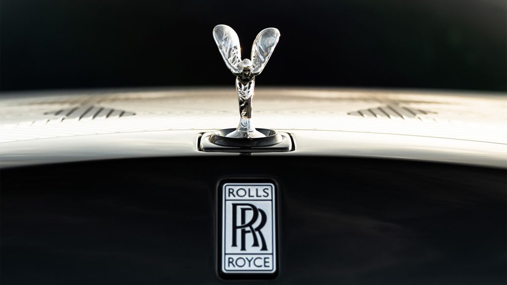 رولز رويس فانتوم أرابيسك

Rolls Royce Phantom Arabesque

سيارات رولز رويس الشرق الأوسط

رولز رويس بيسبوك

سيارات فاخرة حصرية

luxury bespoke Rolls Royce

laser engraved hood Rolls Royce

Middle East inspired luxury cars

Rolls Royce Phantom Middle East

ultra luxury bespoke cars

رولز-رويس فانتوم أرابيسك 2026 بغطاء محرّك منقوش بالليزر مستوحى من المشربية

Rolls-Royce Phantom Arabesque 2026 laser-engraved hood inspired by Mashrabiya design

تصميم خارجي ثنائي اللون لسيارة رولز-رويس فانتوم أرابيسك الفاخرة

Two-tone exterior design of Rolls-Royce Phantom Arabesque luxury sedan

تفاصيل شبكة بانثيون المضيئة وتمثال روح السعادة في فانتوم أرابيسك

Illuminated Pantheon grille and Spirit of Ecstasy on Rolls-Royce Phantom Arabesque

غاليري المقصورة مع تطعيمات خشبية مستوحاة من العمارة العربية

Bespoke dashboard gallery with Mashrabiya-inspired wood inlays inside Phantom Arabesque

مقصورة رولز-رويس فانتوم أرابيسك مع تطريزات هندسية مستوحاة من المشربية

Rolls-Royce Phantom Arabesque interior with Mashrabiya-inspired embroidery

تفاصيل نقش الليزر الحصري على غطاء المحرّك في رولز-رويس فانتوم أرابيسك

Close-up laser engraving detail on Rolls-Royce Phantom Arabesque hood