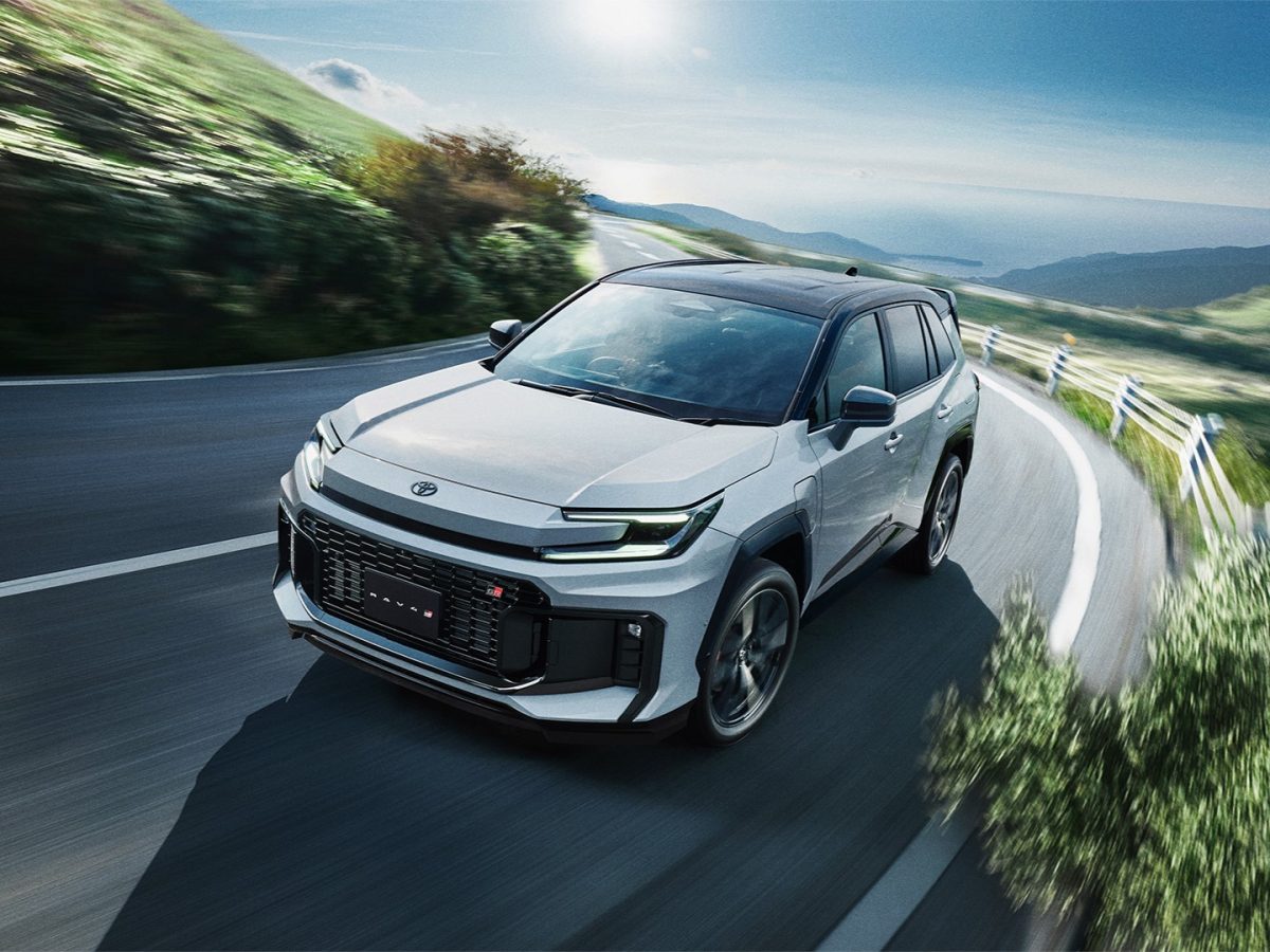 تويوتا RAV4 PHEV 2026 في اليابان تصميم تويوتا RAV4 Plug-In Hybrid 2026 الخارجي نظام HV Power Supply في RAV4 PHEV مخرج الكهرباء الخارجي في تويوتا RAV4 PHEV شحن منزل عبر سيارة تويوتا RAV4 الهجينة نسخة GR Sport من تويوتا RAV4 PHEV 2026 مقصورة تويوتا RAV4 PHEV الداخلية بطارية 22.7 كيلوواط ساعة في RAV4 Plug-In Hybrid محرك 2.5 لتر مع نظام هجين قابل للشحن تقنية Vehicle-to-Home في تويوتا RAV4 2026 شاشة المعلومات والترفيه في RAV4 PHEV نظام الدفع الكلي الكهربائي E-Four في تويوتا Toyota RAV4 PHEV 2026 Japan model Toyota RAV4 Plug-In Hybrid exterior design RAV4 PHEV HV Power Supply mode Toyota RAV4 V2H home power feature Toyota RAV4 Plug-In Hybrid charging a house 2026 Toyota RAV4 GR Sport PHEV Toyota RAV4 PHEV interior dashboard RAV4 Plug-In Hybrid 22.7 kWh battery Toyota 2.5L plug-in hybrid powertrain Toyota RAV4 Vehicle-to-Home technology Toyota RAV4 E-Four AWD system Toyota RAV4 PHEV power outlet 100V Japan