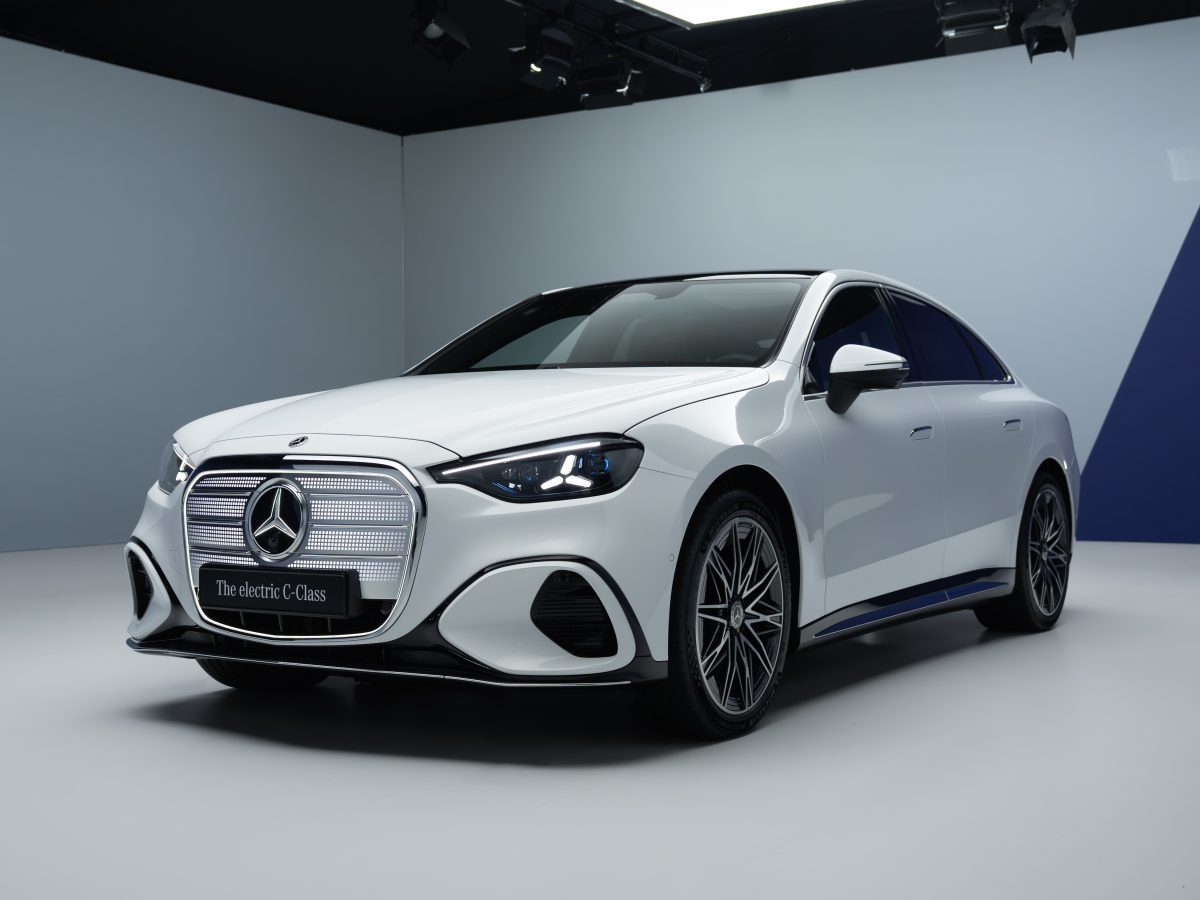 مرسيدس C-Class كهربائية 2026 مرسيدس سي كلاس EV مرسيدس C-Class الجديدة كهرباء تصميم مرسيدس C-Class 2026 داخلية مرسيدس C-Class Hyperscreen شاشة مرسيدس MBUX Hyperscreen مرسيدس C-Class مدى 762 كم شحن سريع 800 فولت مرسيدس أداء مرسيدس C 400 4MATIC مقارنة مرسيدس C-Class و BMW i3 تقنيات الذكاء الاصطناعي مرسيدس Mercedes C-Class Electric exterior Mercedes C-Class interior 2026 Mercedes EV sedan design Mercedes electric car Hyperscreen 2026 Mercedes C-Class Electric Mercedes-Benz C-Class EV Mercedes C-Class electric sedan Mercedes C-Class 2026 design Mercedes Hyperscreen interior MBUX Hyperscreen display Mercedes EV 473 mile range 800V fast charging Mercedes Mercedes C400 4MATIC electric Mercedes vs BMW i3 electric Mercedes AI technology car Mercedes electric sedan exterior Mercedes C-Class interior luxury German electric sedan 2026 premium electric sedan Mercedes