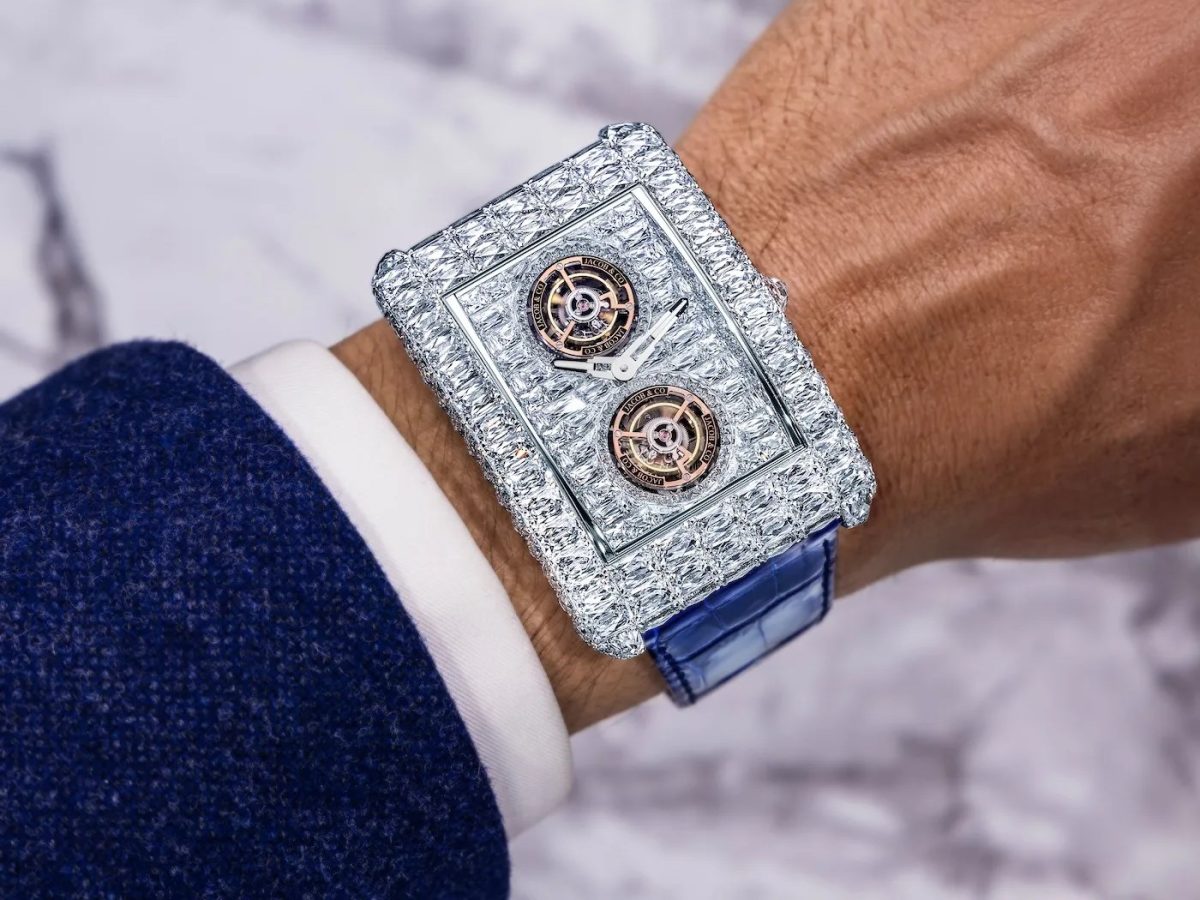 ساعة Jacob & Co ساعة Angel Cut Jacob & Co Billionaire ساعة ملياردير جاكوب آند كو ساعات فاخرة مرصعة بالألماس ساعة توربيون مزدوج ساعات هاي جولري سعر ساعة Jacob & Co ساعات فاخرة 2026 ساعات ألماس فاخرة Jacob & Co Angel Cut ساعة فاخرة 3.4 مليون دولار ساعة Jacob & Co Billionaire Angel Cut مرصعة بالألماس تصميم ساعة Angel Cut مع توربيون مزدوج تفاصيل ألماس Angel Cut في ساعة فاخرة ساعة Jacob & Co بعلبة من الذهب الأبيض توربيون مزدوج في ساعة Billionaire مقطع داخلي لحركة JCAM50 في ساعة فاخرة سوار جلد تمساح أزرق لساعة Jacob & Co تفاصيل 298 حجر ألماس في ساعة Angel Cut ساعة فاخرة بإصدار محدود من Jacob & Co تصميم فاخر لساعات هاي جولري مرصعة بالألماس Jacob and Co watch Angel Cut watch Billionaire Double Tourbillon Jacob and Co Billionaire luxury diamond watch high jewelry watches double tourbillon watch Jacob and Co price luxury watches 2026 diamond luxury watch Angel Cut diamonds $3.4 million watch Jacob and Co Billionaire Angel Cut diamond watch Angel Cut watch with double tourbillon close-up of Angel Cut diamonds on luxury watch Jacob and Co white gold case watch double tourbillon mechanism in Billionaire watch JCAM50 movement inside luxury watch blue alligator strap on Jacob and Co watch 298 diamond details on Angel Cut watch limited edition Jacob and Co luxury watch high jewelry diamond watch design