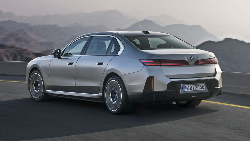 ي ام دبليو الفئة السابعة 2026
BMW 7 Series الجديدة
BMW i7 الكهربائية
مواصفات BMW i7
بي ام دبليو 7 سيريز
سيارة BMW فاخرة
سيارات كهربائية فاخرة
سيارات هجينة BMW
منافس مرسيدس S-Class
سعر BMW 7 Series
تصميم بي ام دبليو الفئة السابعة 2026 الأمامي
BMW i7 2026 من الخلف بإضاءة LED
داخلية BMW 7 Series بشاشة Theatre Screen
شاشة 31 بوصة في BMW الفئة السابعة
مقصورة فاخرة في BMW i7
نظام Panoramic iDrive في BMW
تصميم شبك BMW الجديد
BMW 7 Series M Performance
محرك BMW i7 الكهربائي
تفاصيل فخامة BMW الفئة السابعة
سيارة BMW كهربائية 2026
أفضل سيارات فاخرة 2026
BMW i7 range and specs
luxury electric sedan BMW
BMW 7 Series 2026
BMW i7 electric
new BMW 7 Series
BMW luxury sedan
BMW hybrid 7 Series
BMW i7 specs
electric luxury sedan
BMW vs Mercedes S-Class
BMW flagship sedan
BMW 7 Series price
BMW 7 Series 2026 front design
BMW i7 rear LED lights
BMW 7 Series interior theatre screen
31 inch BMW rear screen
BMW i7 luxury interior
BMW Panoramic iDrive system
BMW kidney grille design
BMW 7 Series M Performance
BMW i7 electric powertrain
BMW luxury sedan interior details