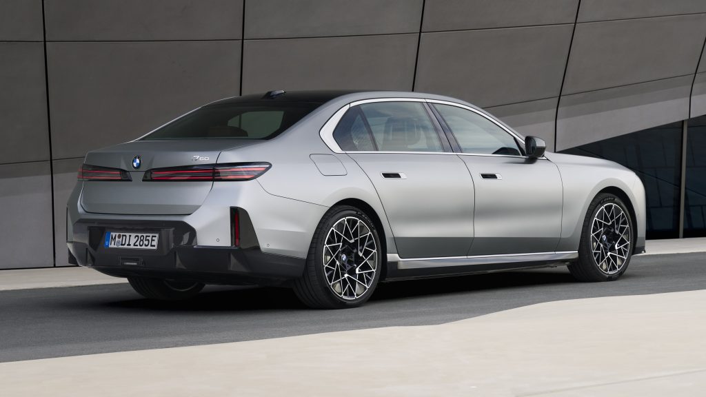 ي ام دبليو الفئة السابعة 2026
BMW 7 Series الجديدة
BMW i7 الكهربائية
مواصفات BMW i7
بي ام دبليو 7 سيريز
سيارة BMW فاخرة
سيارات كهربائية فاخرة
سيارات هجينة BMW
منافس مرسيدس S-Class
سعر BMW 7 Series
تصميم بي ام دبليو الفئة السابعة 2026 الأمامي
BMW i7 2026 من الخلف بإضاءة LED
داخلية BMW 7 Series بشاشة Theatre Screen
شاشة 31 بوصة في BMW الفئة السابعة
مقصورة فاخرة في BMW i7
نظام Panoramic iDrive في BMW
تصميم شبك BMW الجديد
BMW 7 Series M Performance
محرك BMW i7 الكهربائي
تفاصيل فخامة BMW الفئة السابعة
سيارة BMW كهربائية 2026
أفضل سيارات فاخرة 2026
BMW i7 range and specs
luxury electric sedan BMW
BMW 7 Series 2026
BMW i7 electric
new BMW 7 Series
BMW luxury sedan
BMW hybrid 7 Series
BMW i7 specs
electric luxury sedan
BMW vs Mercedes S-Class
BMW flagship sedan
BMW 7 Series price
BMW 7 Series 2026 front design
BMW i7 rear LED lights
BMW 7 Series interior theatre screen
31 inch BMW rear screen
BMW i7 luxury interior
BMW Panoramic iDrive system
BMW kidney grille design
BMW 7 Series M Performance
BMW i7 electric powertrain
BMW luxury sedan interior details