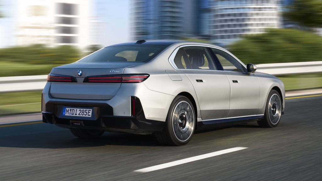 ي ام دبليو الفئة السابعة 2026
BMW 7 Series الجديدة
BMW i7 الكهربائية
مواصفات BMW i7
بي ام دبليو 7 سيريز
سيارة BMW فاخرة
سيارات كهربائية فاخرة
سيارات هجينة BMW
منافس مرسيدس S-Class
سعر BMW 7 Series
تصميم بي ام دبليو الفئة السابعة 2026 الأمامي
BMW i7 2026 من الخلف بإضاءة LED
داخلية BMW 7 Series بشاشة Theatre Screen
شاشة 31 بوصة في BMW الفئة السابعة
مقصورة فاخرة في BMW i7
نظام Panoramic iDrive في BMW
تصميم شبك BMW الجديد
BMW 7 Series M Performance
محرك BMW i7 الكهربائي
تفاصيل فخامة BMW الفئة السابعة
سيارة BMW كهربائية 2026
أفضل سيارات فاخرة 2026
BMW i7 range and specs
luxury electric sedan BMW
BMW 7 Series 2026
BMW i7 electric
new BMW 7 Series
BMW luxury sedan
BMW hybrid 7 Series
BMW i7 specs
electric luxury sedan
BMW vs Mercedes S-Class
BMW flagship sedan
BMW 7 Series price
BMW 7 Series 2026 front design
BMW i7 rear LED lights
BMW 7 Series interior theatre screen
31 inch BMW rear screen
BMW i7 luxury interior
BMW Panoramic iDrive system
BMW kidney grille design
BMW 7 Series M Performance
BMW i7 electric powertrain
BMW luxury sedan interior details