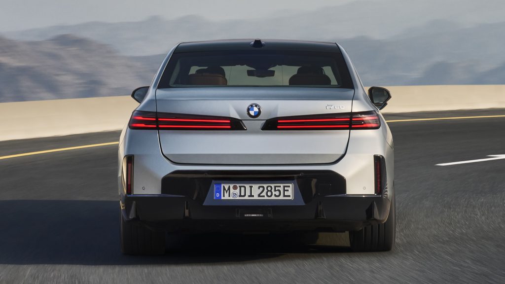 ي ام دبليو الفئة السابعة 2026
BMW 7 Series الجديدة
BMW i7 الكهربائية
مواصفات BMW i7
بي ام دبليو 7 سيريز
سيارة BMW فاخرة
سيارات كهربائية فاخرة
سيارات هجينة BMW
منافس مرسيدس S-Class
سعر BMW 7 Series
تصميم بي ام دبليو الفئة السابعة 2026 الأمامي
BMW i7 2026 من الخلف بإضاءة LED
داخلية BMW 7 Series بشاشة Theatre Screen
شاشة 31 بوصة في BMW الفئة السابعة
مقصورة فاخرة في BMW i7
نظام Panoramic iDrive في BMW
تصميم شبك BMW الجديد
BMW 7 Series M Performance
محرك BMW i7 الكهربائي
تفاصيل فخامة BMW الفئة السابعة
سيارة BMW كهربائية 2026
أفضل سيارات فاخرة 2026
BMW i7 range and specs
luxury electric sedan BMW
BMW 7 Series 2026
BMW i7 electric
new BMW 7 Series
BMW luxury sedan
BMW hybrid 7 Series
BMW i7 specs
electric luxury sedan
BMW vs Mercedes S-Class
BMW flagship sedan
BMW 7 Series price
BMW 7 Series 2026 front design
BMW i7 rear LED lights
BMW 7 Series interior theatre screen
31 inch BMW rear screen
BMW i7 luxury interior
BMW Panoramic iDrive system
BMW kidney grille design
BMW 7 Series M Performance
BMW i7 electric powertrain
BMW luxury sedan interior details