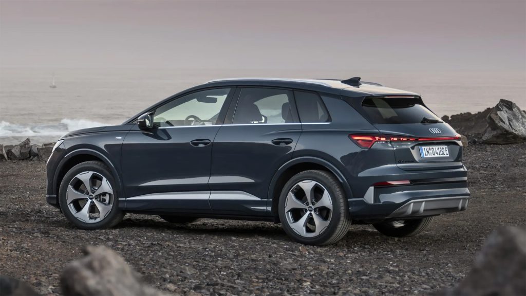 أودي Q4 e-tron
Audi Q4 e-tron 2026
Q4 e-tron فيس ليفت
أودي كهربائية SUV
Q4 Sportback e-tron
سيارة كهربائية أودي
مدى 592 كم
شحن سريع 185 كيلوواط
تقنية V2L
سيارات كهربائية 2026
أودي Q4 e-tron فيس ليفت 2026 تصميم خارجي جديد
Audi Q4 e-tron facelift LED headlights design
تصميم الشبكة الأمامية Singleframe في أودي Q4
أودي Q4 Sportback e-tron تصميم كوبيه SUV
مصابيح OLED الخلفية في أودي الكهربائية
المقصورة الرقمية في أودي Q4 e-tron
شاشة المسرح الرقمي في أودي Q4
شاشة عدادات رقمية 11.9 إنش Audi
شاشة ترفيه 12.8 إنش في أودي Q4
شاشة الراكب الأمامي في أودي Q4 e-tron
نظام Head up display الواقع المعزز أودي
شحن سريع 185 كيلوواط سيارة أودي كهربائية
بطارية 77 كيلوواط ساعي Audi Q4
مساحة صندوق أودي Q4 e-tron الخلفي
سيارة SUV كهربائية من أودي بتقنيات حديثة
Audi Q4 e-tron
Audi Q4 e-tron 2026
Q4 e-tron facelift
electric Audi SUV
Q4 Sportback e-tron
Audi EV SUV
592 km range EV
185 kW fast charging
V2L electric car
electric SUV 2026
Audi Q4 e-tron facelift 2026 exterior design
Audi Q4 e-tron LED headlights customizable design
Audi Singleframe grille updated design
Audi Q4 Sportback e-tron coupe SUV profile
OLED rear lights Audi electric SUV
Audi Q4 e-tron digital interior cockpit
Audi digital stage dashboard screens
11.9 inch digital instrument cluster Audi
12.8 inch infotainment screen Audi Q4
front passenger display Audi Q4 e-tron
augmented reality head up display Audi
185 kW fast charging Audi electric car
77 kWh battery Audi Q4 e-tron
Audi Q4 e-tron trunk space rear
modern electric SUV Audi interior technology