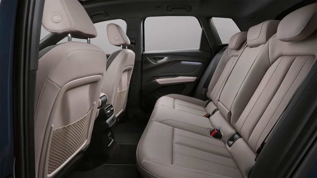 أودي Q4 e-tron
Audi Q4 e-tron 2026
Q4 e-tron فيس ليفت
أودي كهربائية SUV
Q4 Sportback e-tron
سيارة كهربائية أودي
مدى 592 كم
شحن سريع 185 كيلوواط
تقنية V2L
سيارات كهربائية 2026
أودي Q4 e-tron فيس ليفت 2026 تصميم خارجي جديد
Audi Q4 e-tron facelift LED headlights design
تصميم الشبكة الأمامية Singleframe في أودي Q4
أودي Q4 Sportback e-tron تصميم كوبيه SUV
مصابيح OLED الخلفية في أودي الكهربائية
المقصورة الرقمية في أودي Q4 e-tron
شاشة المسرح الرقمي في أودي Q4
شاشة عدادات رقمية 11.9 إنش Audi
شاشة ترفيه 12.8 إنش في أودي Q4
شاشة الراكب الأمامي في أودي Q4 e-tron
نظام Head up display الواقع المعزز أودي
شحن سريع 185 كيلوواط سيارة أودي كهربائية
بطارية 77 كيلوواط ساعي Audi Q4
مساحة صندوق أودي Q4 e-tron الخلفي
سيارة SUV كهربائية من أودي بتقنيات حديثة
Audi Q4 e-tron
Audi Q4 e-tron 2026
Q4 e-tron facelift
electric Audi SUV
Q4 Sportback e-tron
Audi EV SUV
592 km range EV
185 kW fast charging
V2L electric car
electric SUV 2026
Audi Q4 e-tron facelift 2026 exterior design
Audi Q4 e-tron LED headlights customizable design
Audi Singleframe grille updated design
Audi Q4 Sportback e-tron coupe SUV profile
OLED rear lights Audi electric SUV
Audi Q4 e-tron digital interior cockpit
Audi digital stage dashboard screens
11.9 inch digital instrument cluster Audi
12.8 inch infotainment screen Audi Q4
front passenger display Audi Q4 e-tron
augmented reality head up display Audi
185 kW fast charging Audi electric car
77 kWh battery Audi Q4 e-tron
Audi Q4 e-tron trunk space rear
modern electric SUV Audi interior technology