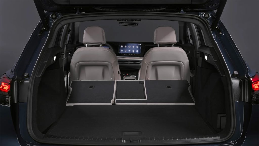 أودي Q4 e-tron
Audi Q4 e-tron 2026
Q4 e-tron فيس ليفت
أودي كهربائية SUV
Q4 Sportback e-tron
سيارة كهربائية أودي
مدى 592 كم
شحن سريع 185 كيلوواط
تقنية V2L
سيارات كهربائية 2026
أودي Q4 e-tron فيس ليفت 2026 تصميم خارجي جديد
Audi Q4 e-tron facelift LED headlights design
تصميم الشبكة الأمامية Singleframe في أودي Q4
أودي Q4 Sportback e-tron تصميم كوبيه SUV
مصابيح OLED الخلفية في أودي الكهربائية
المقصورة الرقمية في أودي Q4 e-tron
شاشة المسرح الرقمي في أودي Q4
شاشة عدادات رقمية 11.9 إنش Audi
شاشة ترفيه 12.8 إنش في أودي Q4
شاشة الراكب الأمامي في أودي Q4 e-tron
نظام Head up display الواقع المعزز أودي
شحن سريع 185 كيلوواط سيارة أودي كهربائية
بطارية 77 كيلوواط ساعي Audi Q4
مساحة صندوق أودي Q4 e-tron الخلفي
سيارة SUV كهربائية من أودي بتقنيات حديثة
Audi Q4 e-tron
Audi Q4 e-tron 2026
Q4 e-tron facelift
electric Audi SUV
Q4 Sportback e-tron
Audi EV SUV
592 km range EV
185 kW fast charging
V2L electric car
electric SUV 2026
Audi Q4 e-tron facelift 2026 exterior design
Audi Q4 e-tron LED headlights customizable design
Audi Singleframe grille updated design
Audi Q4 Sportback e-tron coupe SUV profile
OLED rear lights Audi electric SUV
Audi Q4 e-tron digital interior cockpit
Audi digital stage dashboard screens
11.9 inch digital instrument cluster Audi
12.8 inch infotainment screen Audi Q4
front passenger display Audi Q4 e-tron
augmented reality head up display Audi
185 kW fast charging Audi electric car
77 kWh battery Audi Q4 e-tron
Audi Q4 e-tron trunk space rear
modern electric SUV Audi interior technology