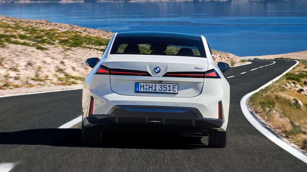 بي ام دبليو i3 2027
BMW i3 الجديدة كلياً
منصة Neue Klasse BMW
مدى قيادة 906 كم BMW i3
داخلية بي إم دبليو i3 الرقمية
شاشة BMW i3 ثلاثية الأبعاد
نظام Heart of Joy BMW
شحن سريع 800 فولت BMW
BMW i3 First Edition
سيارة سيدان كهربائية BMW
BMW i3 2027 electric sedan
BMW Neue Klasse platform i3
BMW i3 906 km range
BMW i3 interior cockpit 3D HUD
BMW Heart of Joy system
BMW fast charging 800V EV
BMW i3 First Edition trim
electric BMW 3 Series i3
BMW digital dashboard i3
long range electric sedan BMW i3